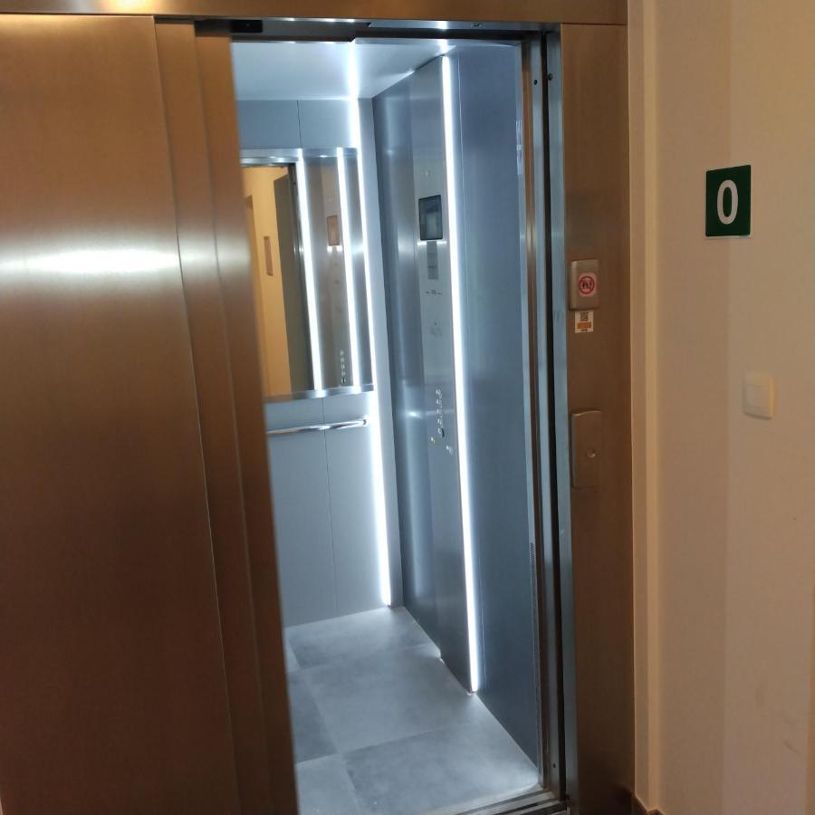Studio Near Shopping K In K New Bright And Central Kortrijk Exterior foto